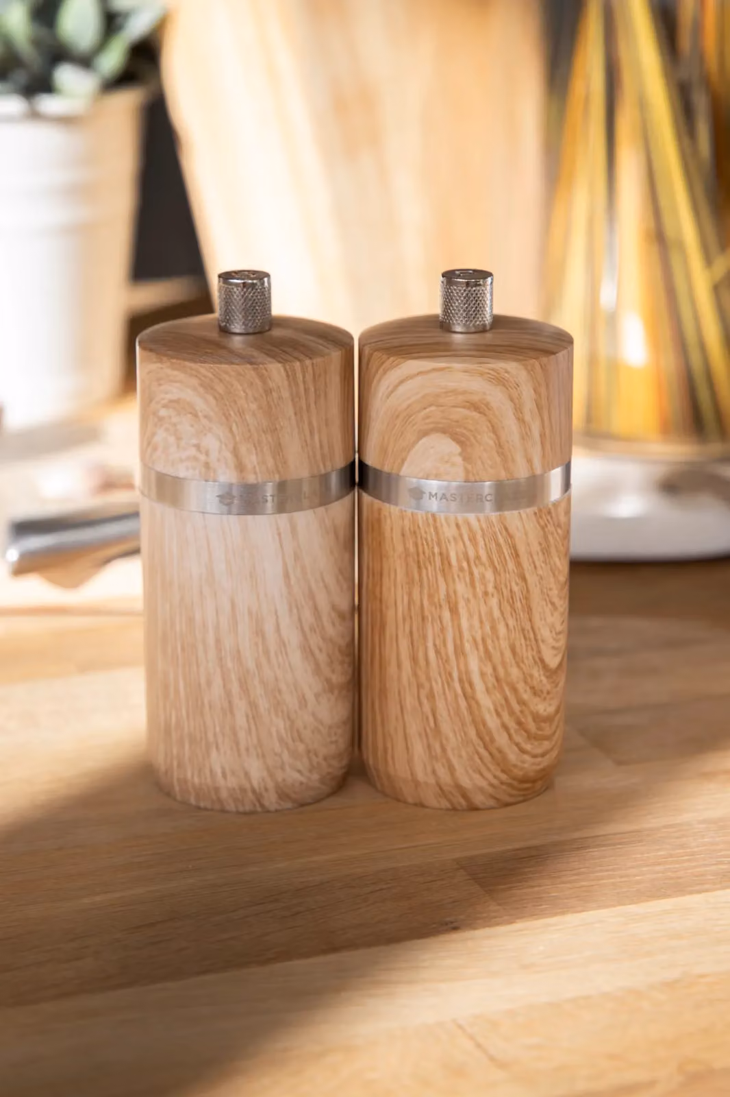 MasterClass Salt or Pepper Mill in Brown, Height: 12 cm – 3