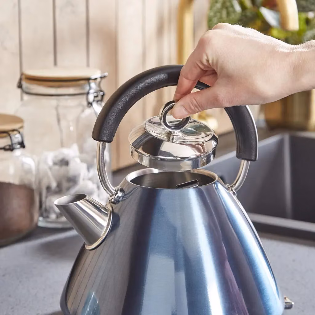 Morphy Richards Accents Pyramid 1.5L Stainless Steel Kettle in Metallic Red and Blue – 4