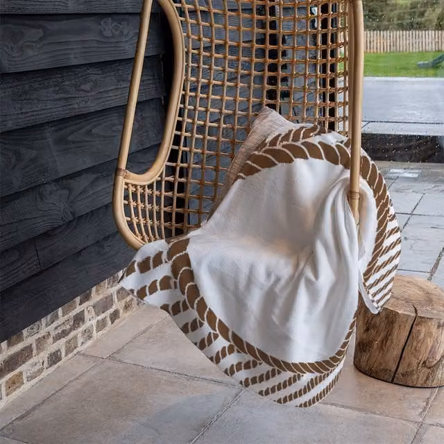 Benjamin Tate Design Rope Border Fleece Blanket in Brown, Beige and White, W/D/H: 120 x 150 cm