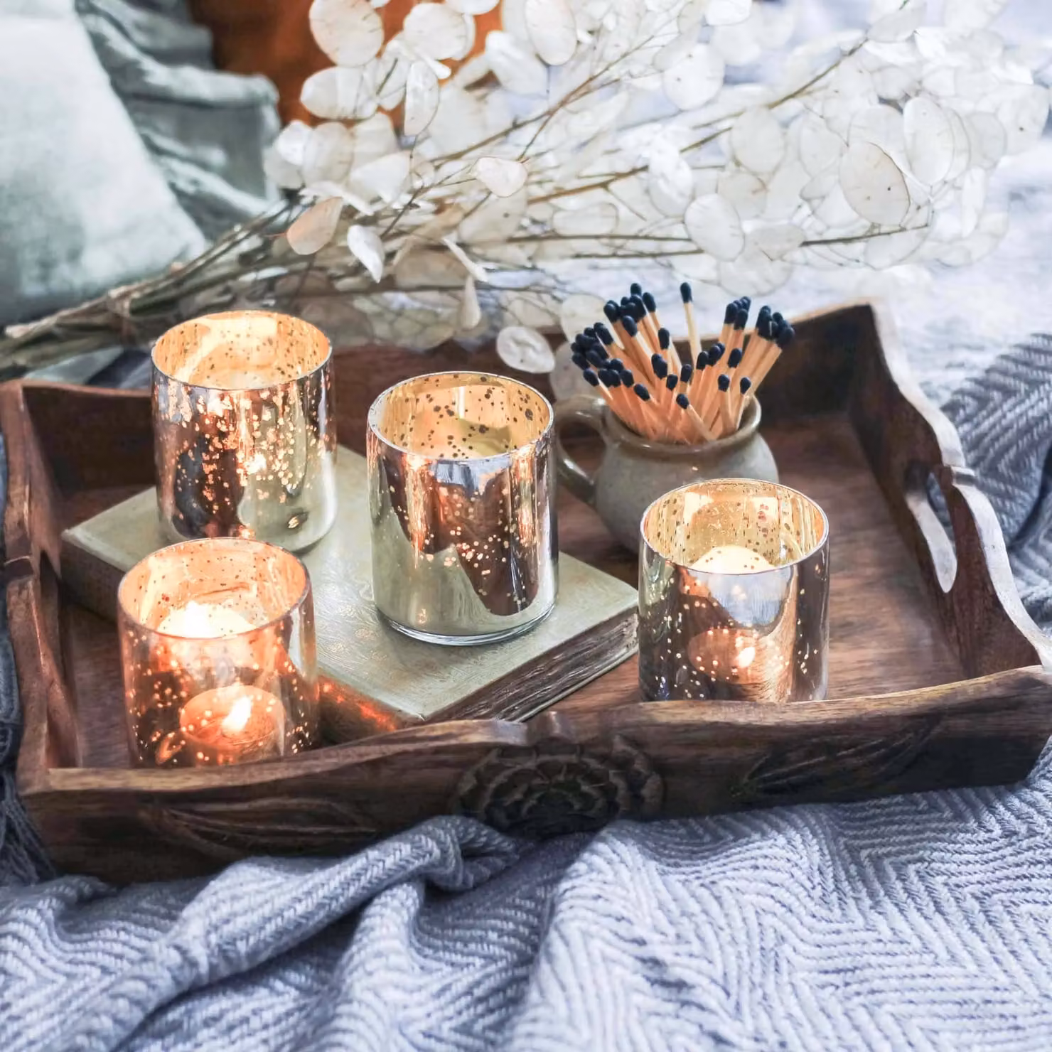 Paper High Set of 4 Silver and White Antique Effect Tea Light Holders, Height: 6.5 cm – 2