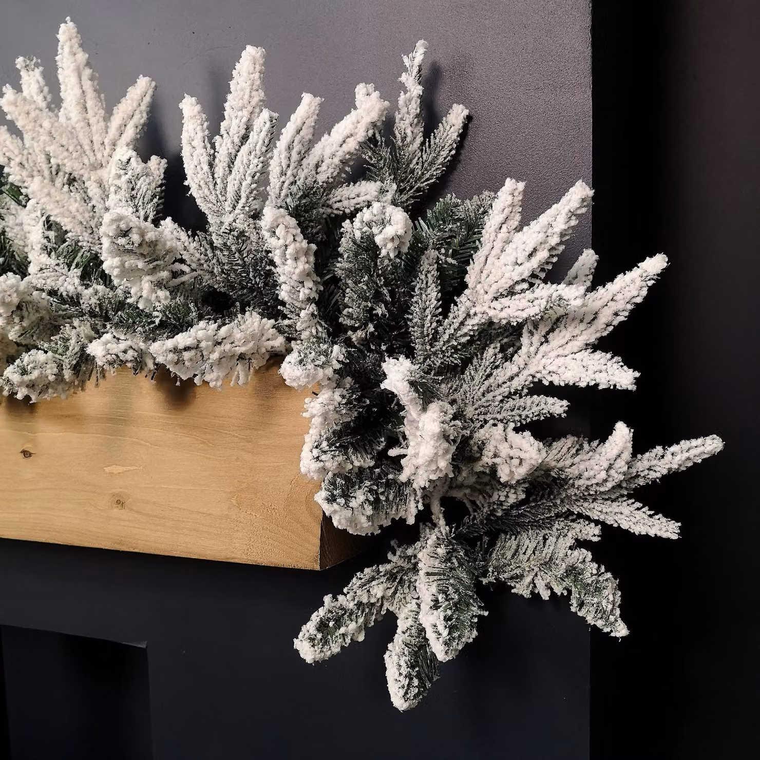 Samuel Alexander 1.8m Snow Flocked Lapland Christmas Garland in Green – 3
