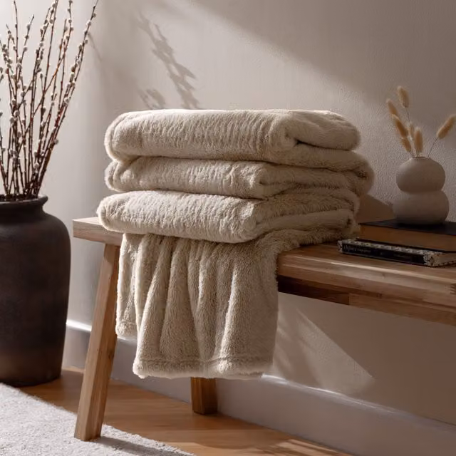 Terrys Reversible Double-Sided Faux-Fur Throw in Beige, W: 150 cm, D: 200 cm – 2