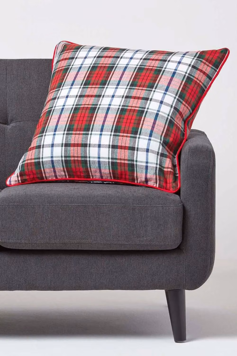 Homescapes MacDuff Tartan Check Cotton Cushion Cover in Red, Green and White, W/D/H: 60 x 60 x 60 cm – 2