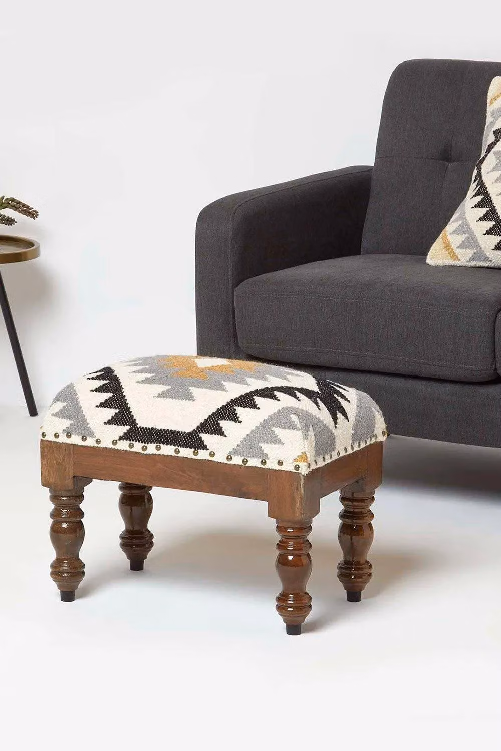 Homescapes Handwoven Kilim Footstool in Gold and Multicolour, W/D/H: 50 x 40 x 30 cm – 2