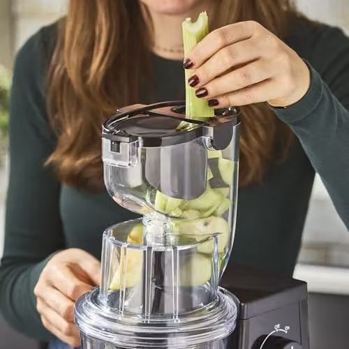 Cooks Professional Slow Masticating Juicer, 400W Cold Press Fruit and Vegetable Juice Extractor with 1000ml Jug and 900ml Pulp Container, Black – 3