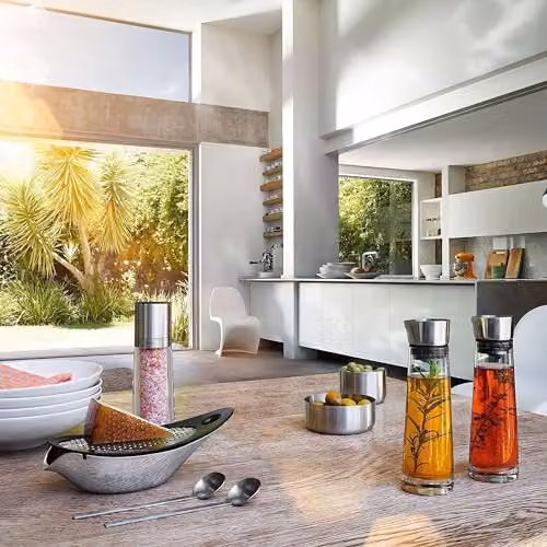 Blomus Alinjo Oil and Vinegar Set in Transparent Glass with Stainless Steel Lids – 3
