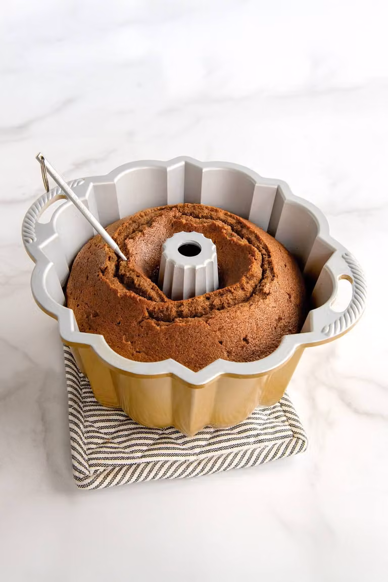 Nordic Ware Bundt Quartet Non-Stick Aluminium Bundt Tin and Reusable Thermometer in Gold