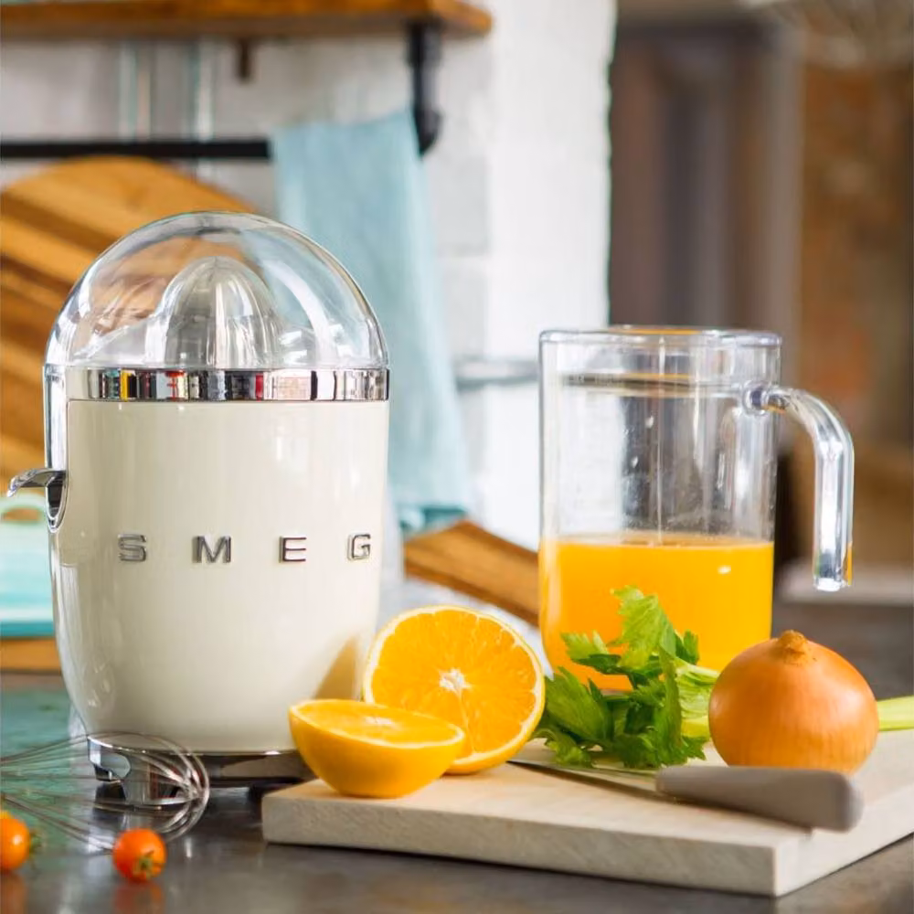 Smeg Electric Citrus Juicer in Beige – 3