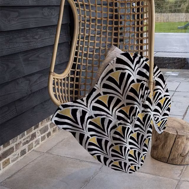Benjamin Tate Design Black, Gold and Sand Shells Geometric Fleece Blanket, W/D/H: 120 x 150 cm – 1