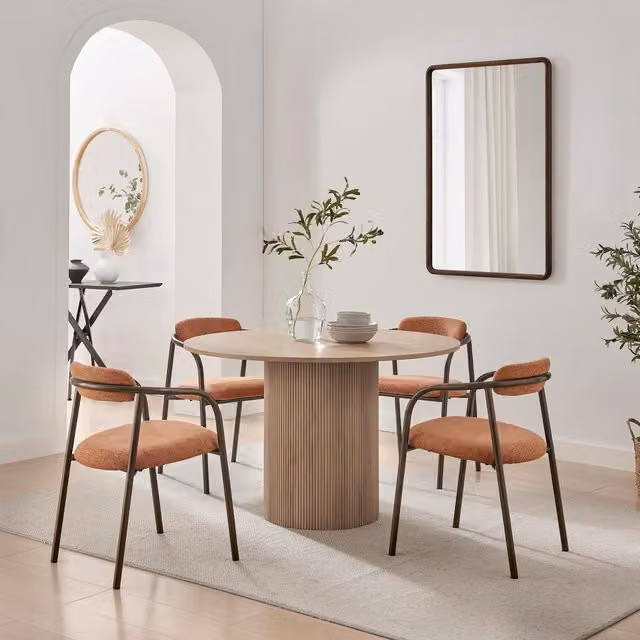 Furniturebox UK Penrose Round Oak Effect Wood Dining Table and 4 Rhea Chairs in Orange and Bronze, Diameter: 120 cm