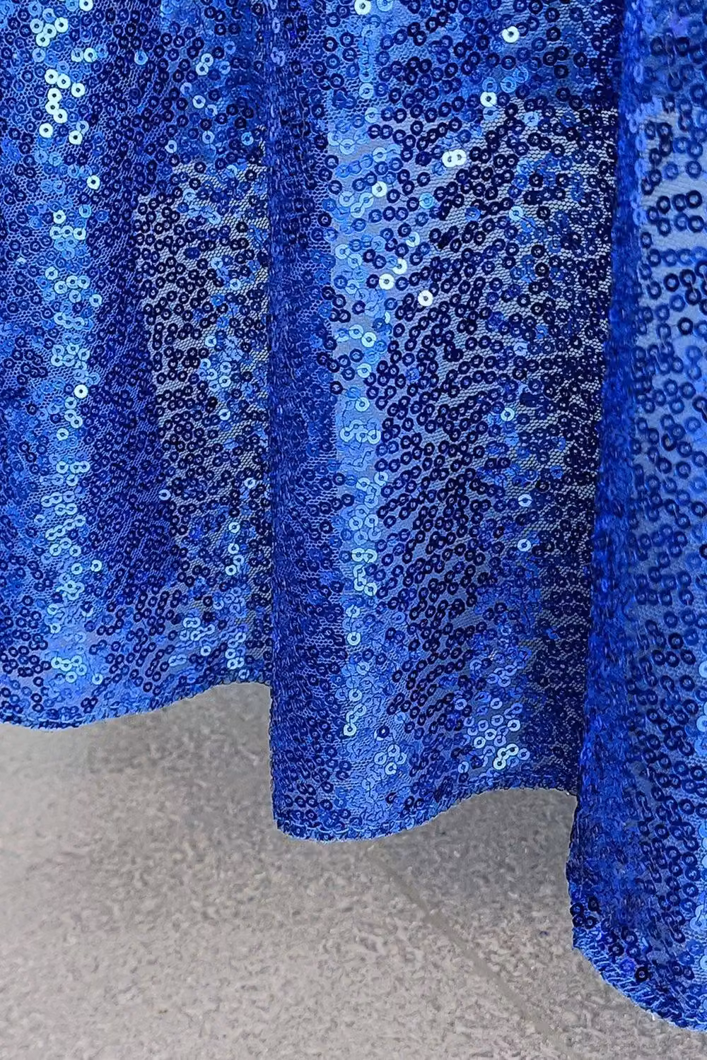 Neel Blue Round Sequin Tablecloth in Royal Blue, Diameter: 177.8 cm – 3