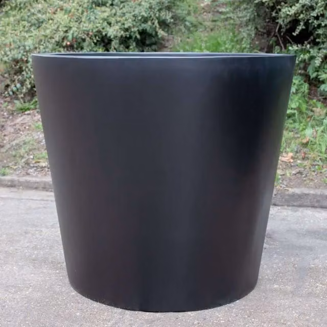 Primrose Large Stone Composite Ornamental Garden Planter Tub in Black