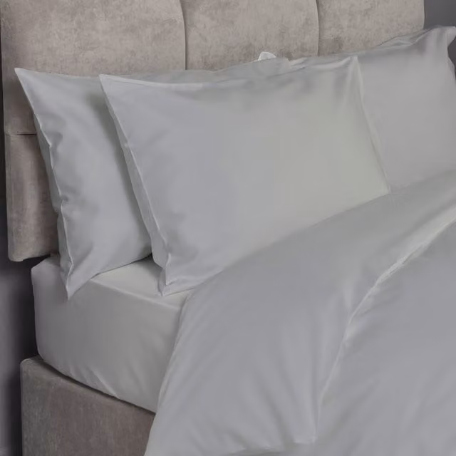 Divante Pair of Silver Cotton 400 Thread Count Plain Pillowcases with Envelope Closure