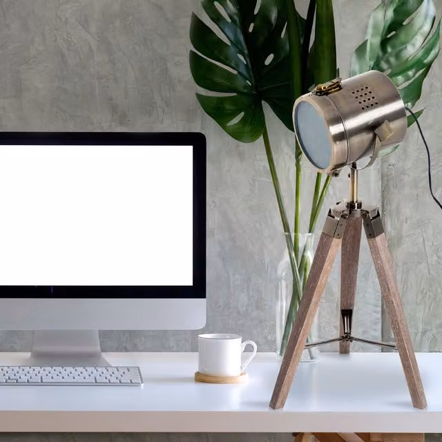 HOMCOM Vintage Industrial Tripod Table Lamp with Copper and Wood Finish – 4