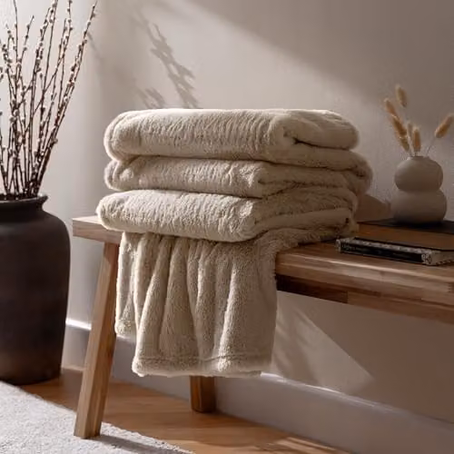 Riva Home Kallu Reversible Double-Sided Faux Fur Throw in Beige, W/D/H: 130 x 180 cm – 2