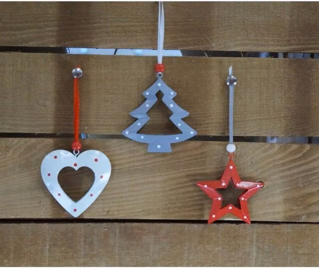 KDMD Set of Three Multicolour Hanging Metal Christmas Tree Decorations with Leaves and Hearts
