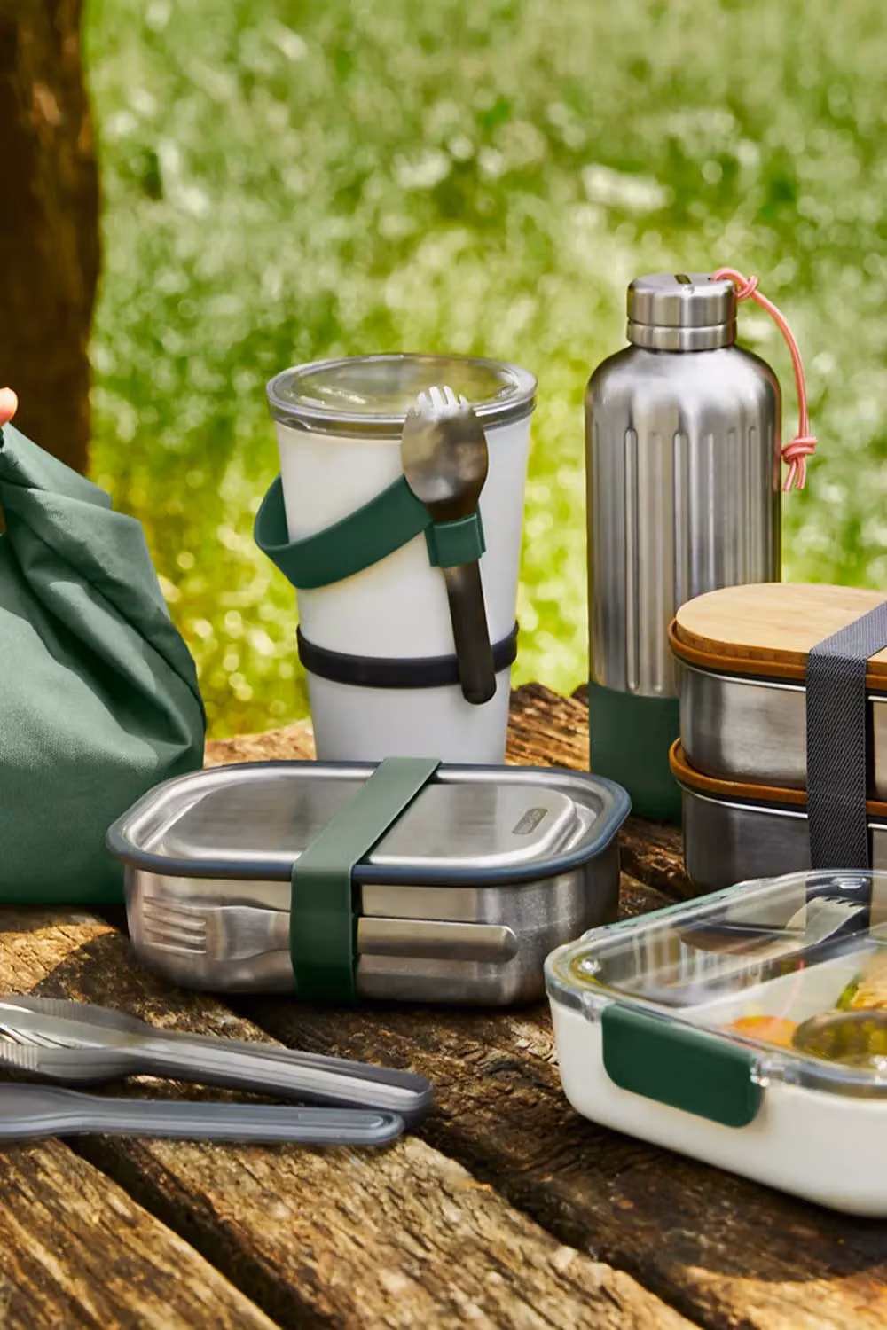 Black + Blum Stainless Steel Leakproof Lunch Box with Dividers and Cutlery, Green, 1000 ml – 10