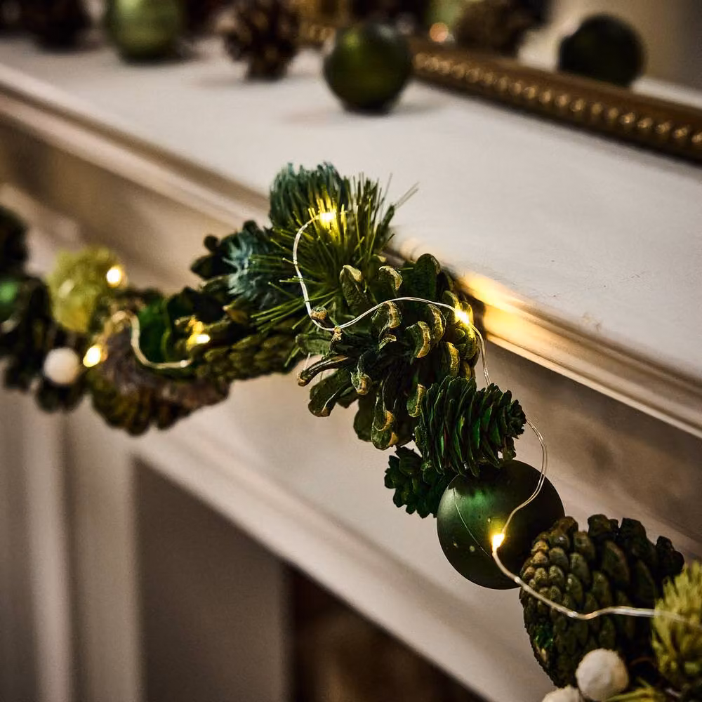 Dibor Woodland Green Christmas Table Decor Garland with Multicolour Baubles and Foliage, Length: 1.2 m – 3