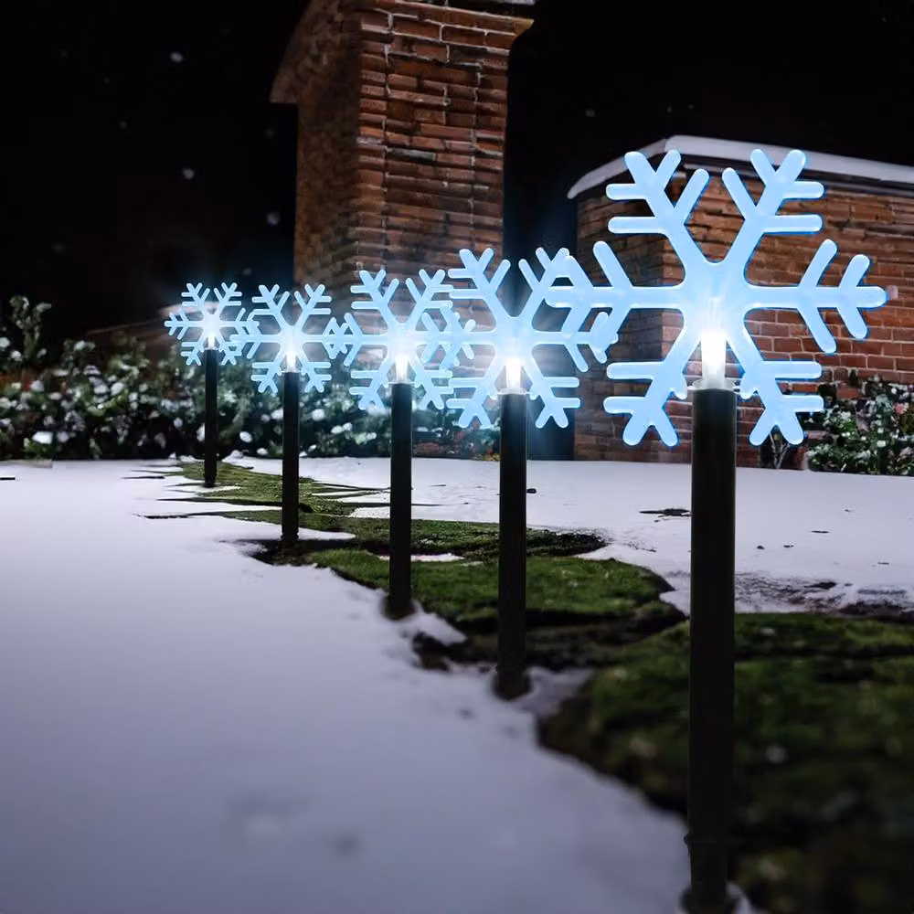 GloBrite 5 Pack Waterproof Snowflake LED Garden Christmas Lights in Cool White with 39cm Stakes – 7