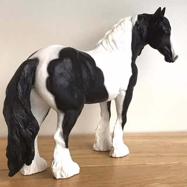 Leonardo Animal Crackers Large Piebald Cob Horse Figurine in Black and White – 8