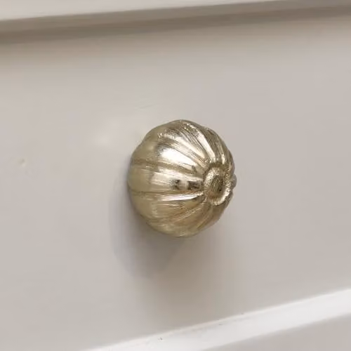 Melody Maison Polished Gold Brass Round Scalloped Drawer Knob