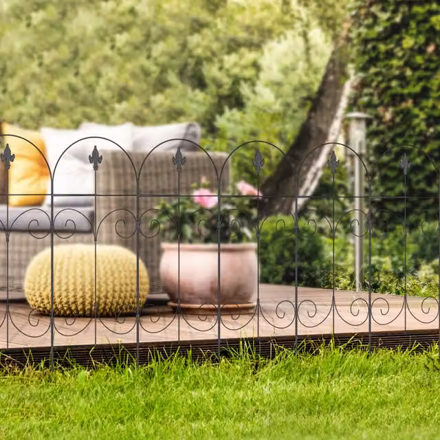 Outsunny Black Metal Decorative Garden Fencing, 8 Pieces