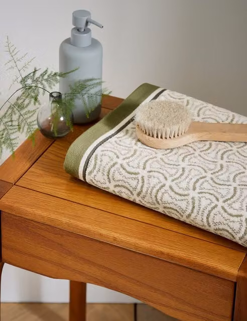 Bedeck of Belfast Yoko Fluffy Green Mix Cotton Towel