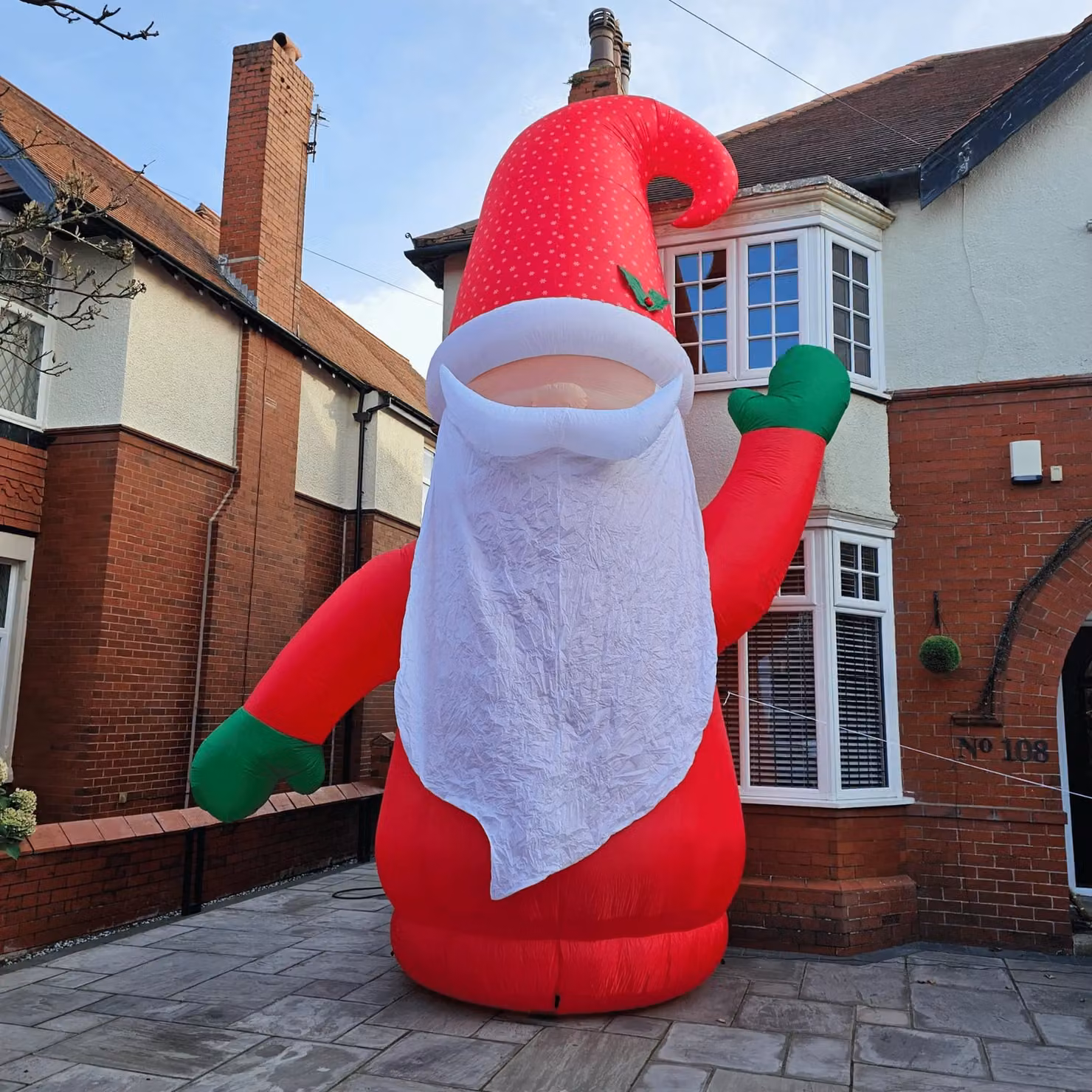 Samuel Alexander Giant 20ft Outdoor Inflatable Light Up Christmas Gonk with Raised Arm and LEDs in White, Red and Green – 2