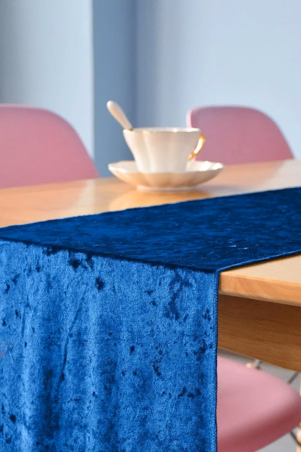Neel Blue Crushed Velvet Table Runner in Blue, W/L: 33 x 274 cm – 2