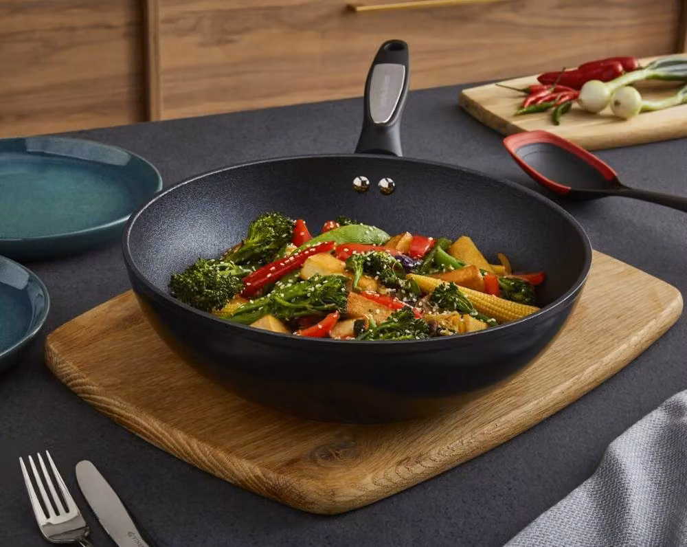 Morphy Richards Black Ceramic Non-Stick Aluminium Wok, Diameter: 28 cm – 5