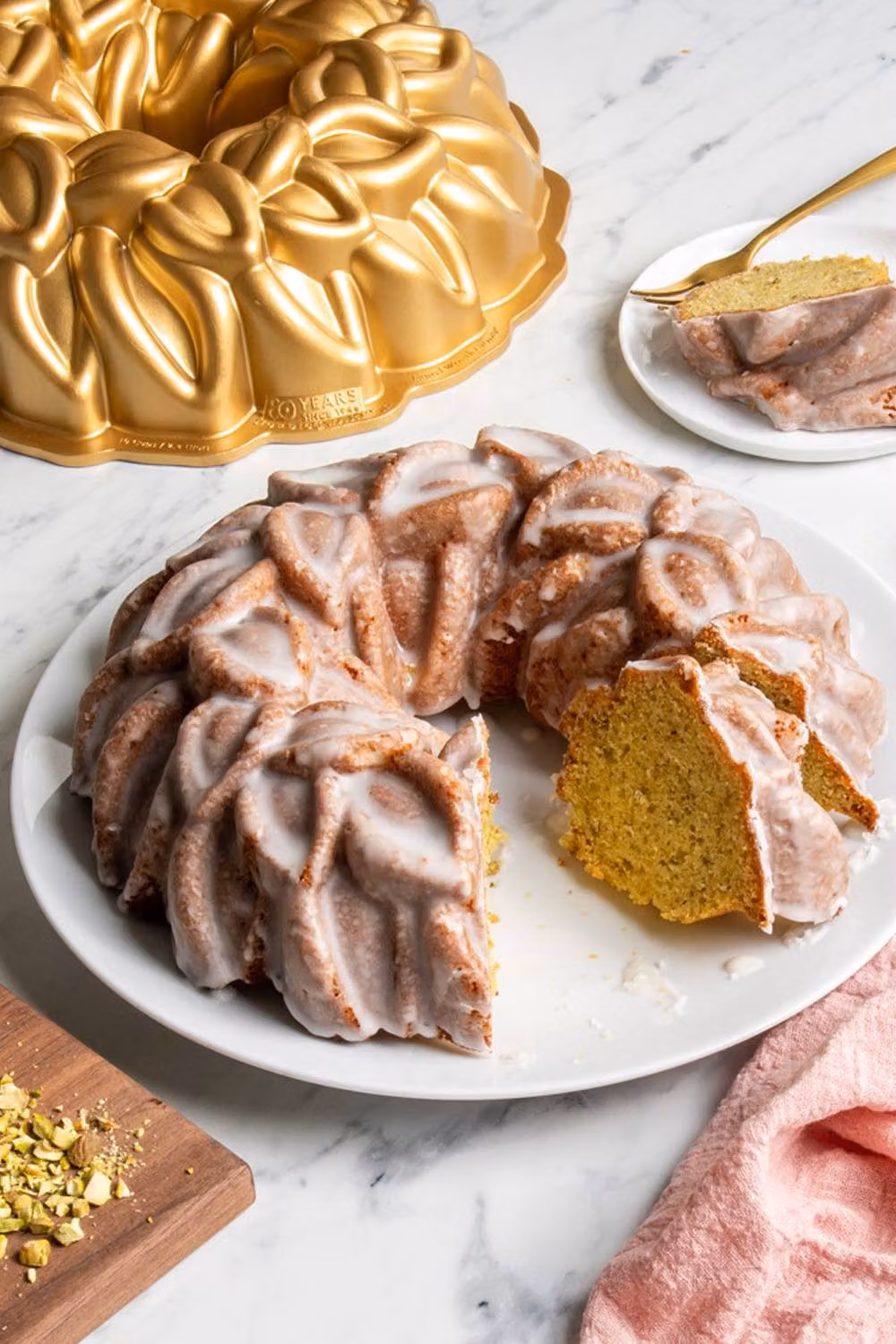 Nordic Ware Gold 80th Anniversary Bundt Pan, Cooling Rack and Slicer Set – 3