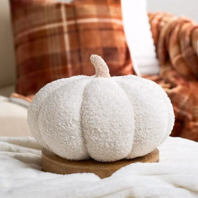 OHS Pack of 2 Pumpkin Filled Boucle Fleece Cushions in Cream for Autumn and Halloween