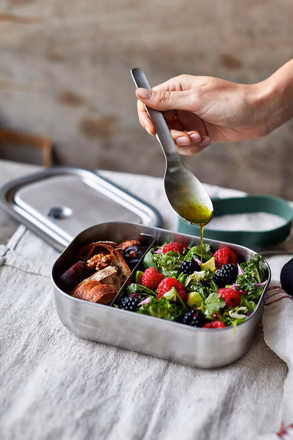 Black + Blum Stainless Steel Leakproof Lunch Box with Dividers and Cutlery, Green, 1000 ml – 7
