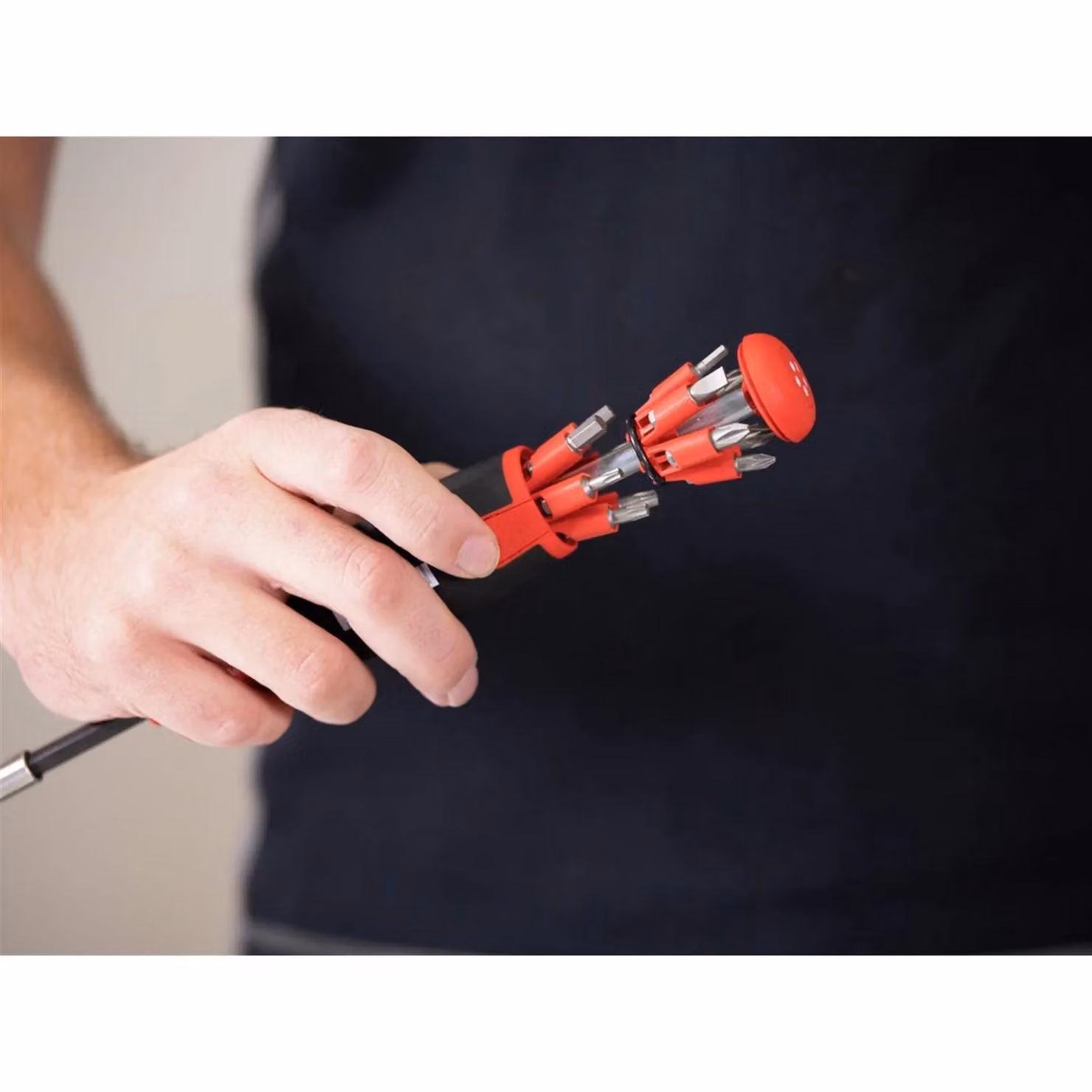 Wiha Liftup 25 Magnetic Screwdriver with Bit Magazine in Red and Multicolour – 3