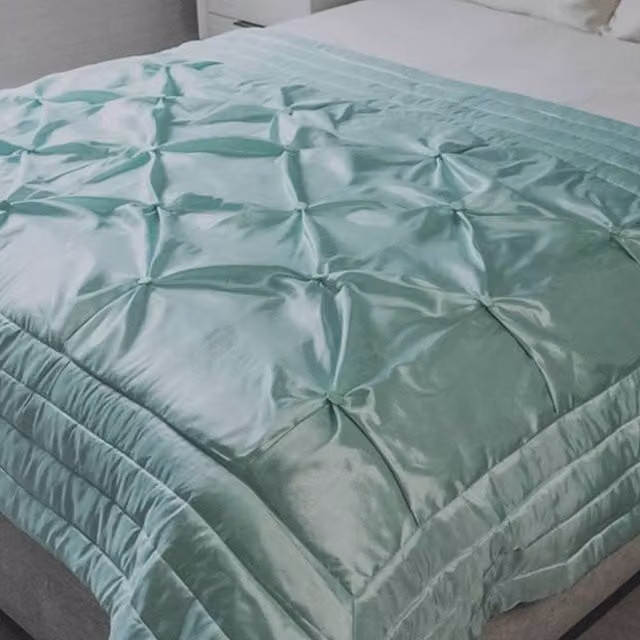Voltico Quilted Buttoned Bedspread in Petrol, Plum and Silver, W/D/H: 140 x 200 cm