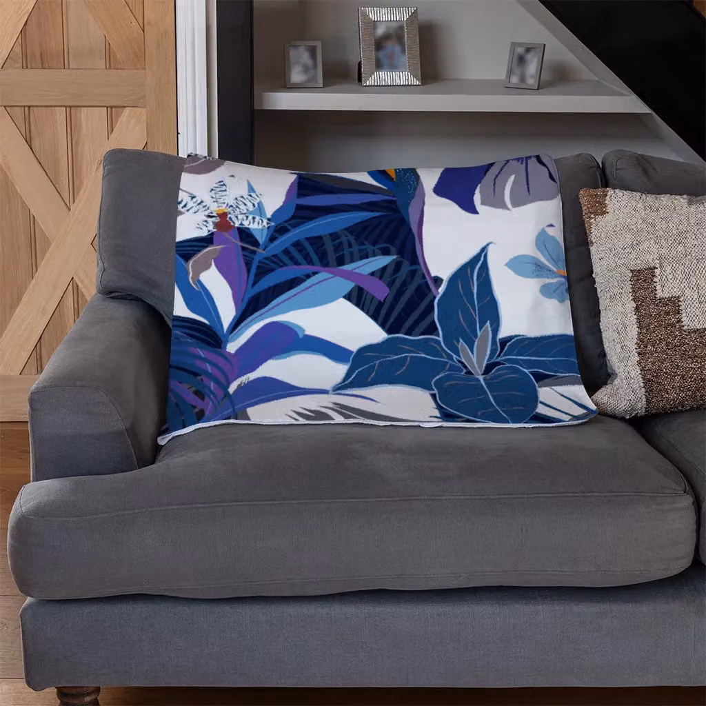 Benjamin Tate Design Winter Tropical Floral Fleece Blanket in Blue, Beige and Multicolour, W/D/H: 120 x 150 cm – 3