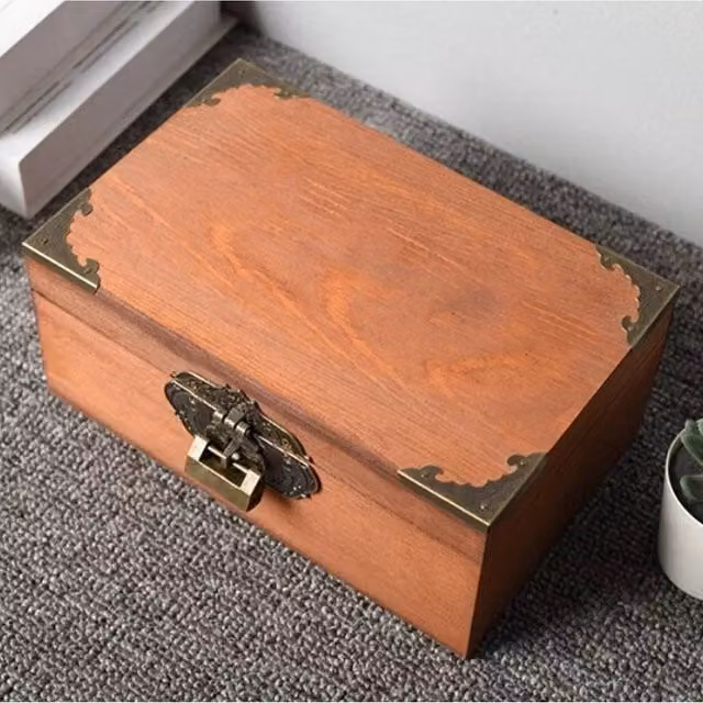 KORVIXA Vintage Lockable Wooden Gift Box Organizer in Brown, W/D/H: 22 x 14 x 9.5 cm – 1