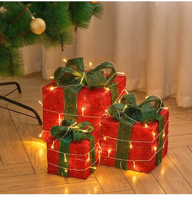 Living and Home 3-Pack Christmas Ornament Decorative Lighted Gift Boxes in Green and Red