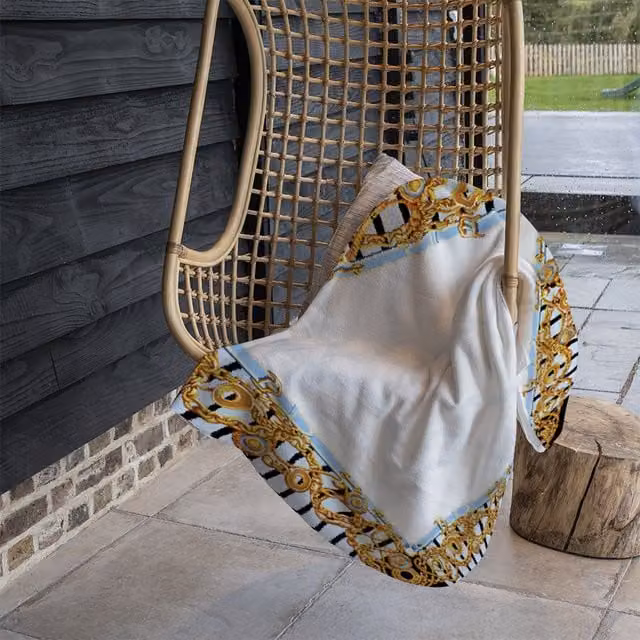 Benjamin Tate Design Golden Chains Fleece Blanket in Gold and Beige, W/D/H: 120 x 150 cm – 1