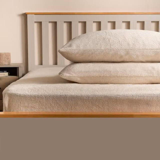 Brentfords Pack of 2 Teddy Fleece Pillowcases in Beige and Yellow, W: 50 cm x H: 75 cm