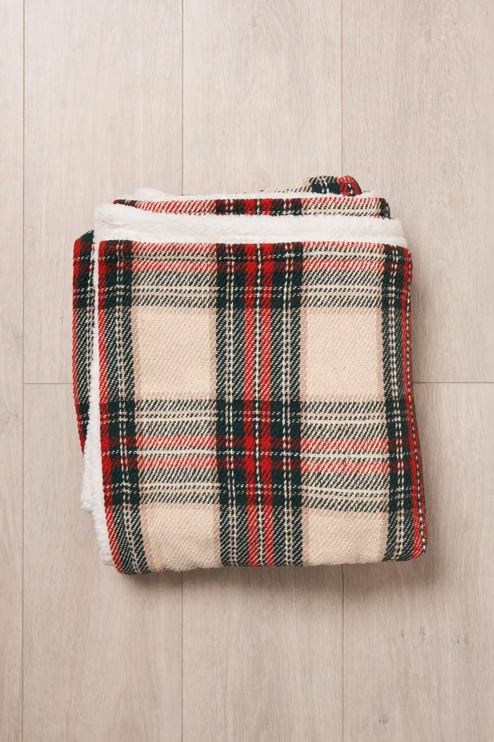 BHS Christmas Checked Fleece Throw with Sherpa in Multicolour, W/D/H: 45 x 45 x 45 cm – 2