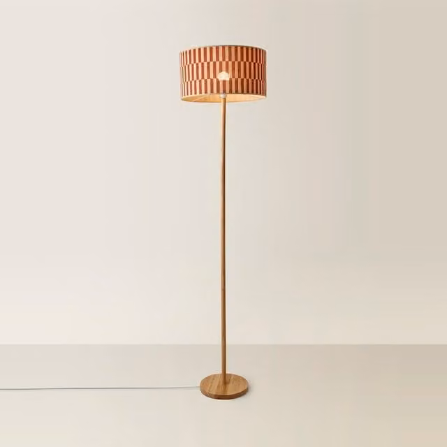 ValueLights Heather Dark Wood Floor Lamp with Checkerboard Bamboo Shade in Brown and Orange