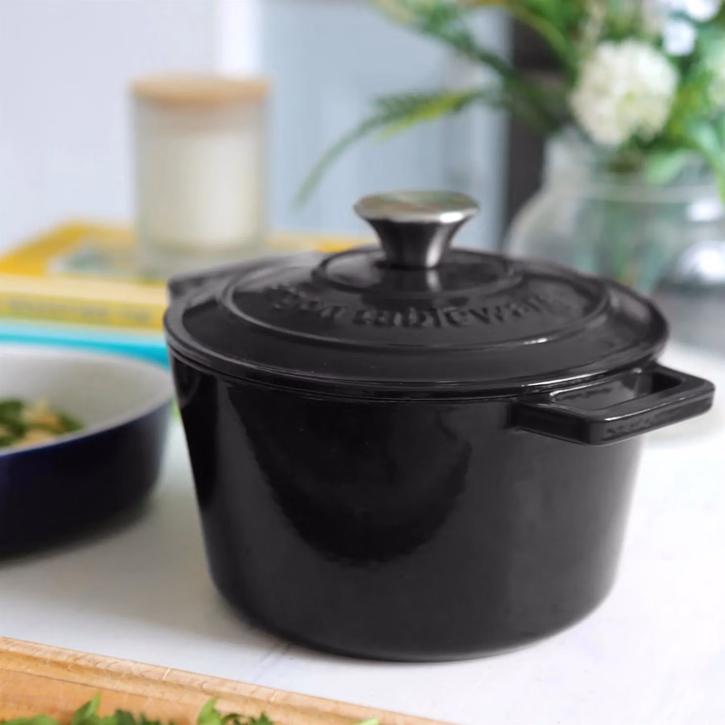 Argon Tableware 2pc Round Cast Iron Casserole Dish Set with Lids, 2.8l and 4.5l, Black – 5
