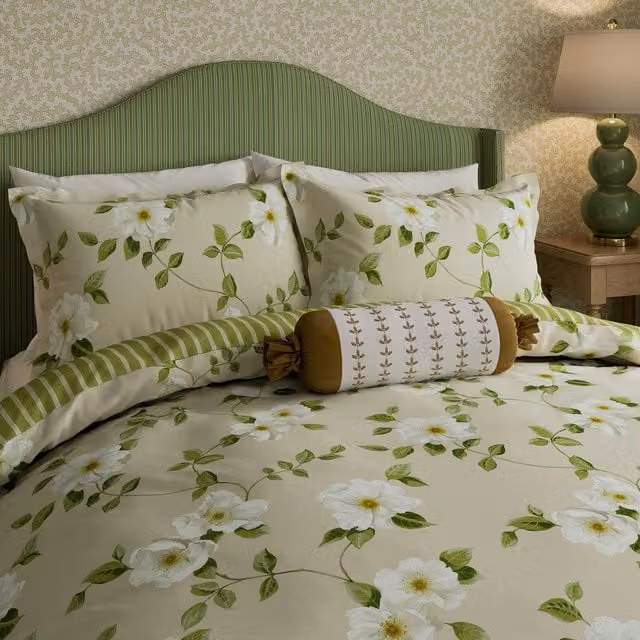 Sanderson Poets Rose Floral Cotton and Linen Duvet Cover and Pillowcase Set in Beige, 200 x 200 cm
