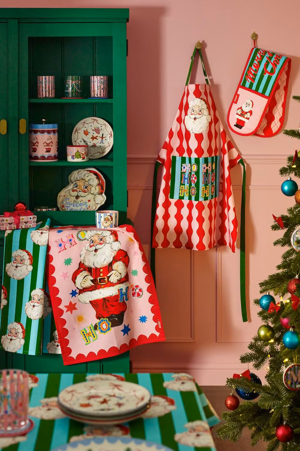 Eleanor Bowmer Santa Cotton Double Oven Glove in Red, Green and Multicolour – 2