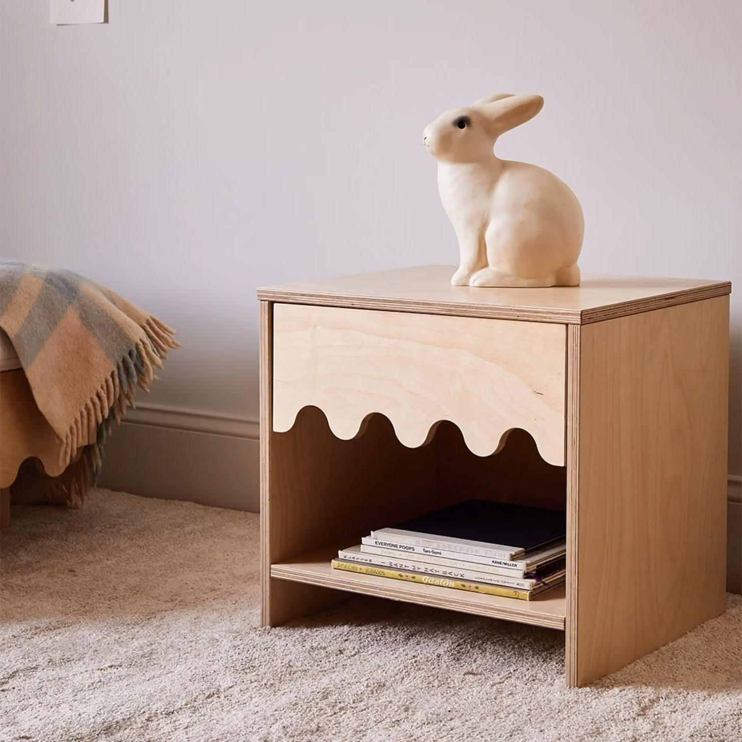 Oeuf NYC Moss Bedside Table in Beige with Floral Design, W/D/H: 43 x 46 x 48 cm – 3