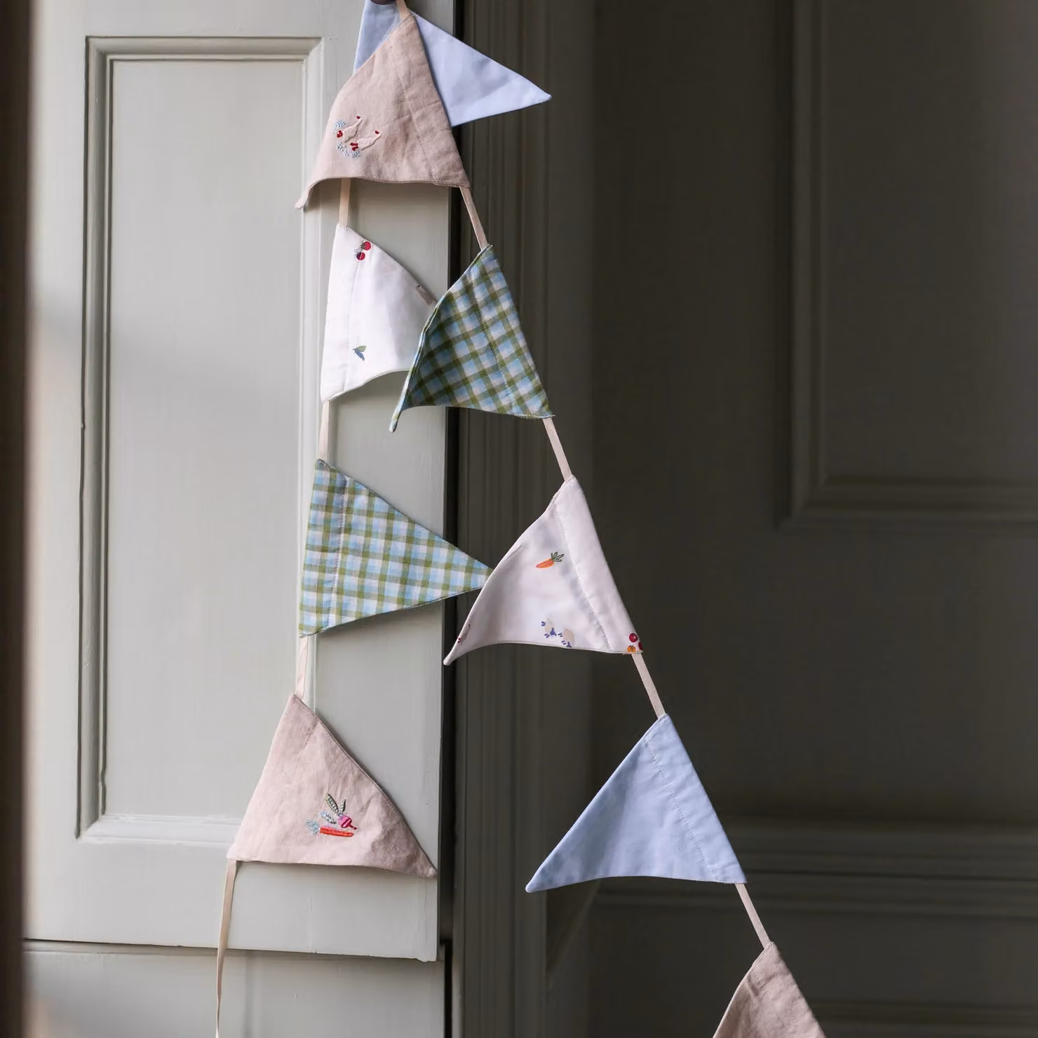 Avery Row Little Farm Multicolour Animal Pattern Triangular Textile Bunting – 3