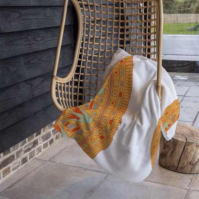 Benjamin Tate Design Egyptian Hieroglyphs Fleece Blanket in Orange, Beige and Multicolour, W/D/H: 120 x 150 cm – 1