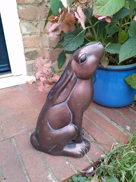 Inspirational Gifting Bronze Moongazing Hare Metal Garden Sculpture Ornament – 1