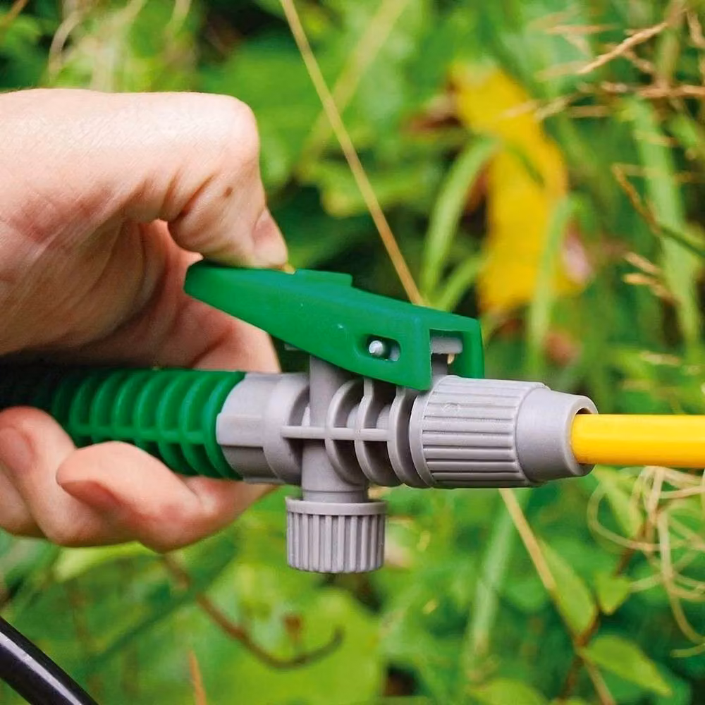 KORVIXA 8 Litre Manual Garden Pressure Sprayer in White – 2
